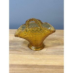 VINTAGE WESTMORELAND AMBER GLASS BASKET COLLECTIBLE FIGURINE